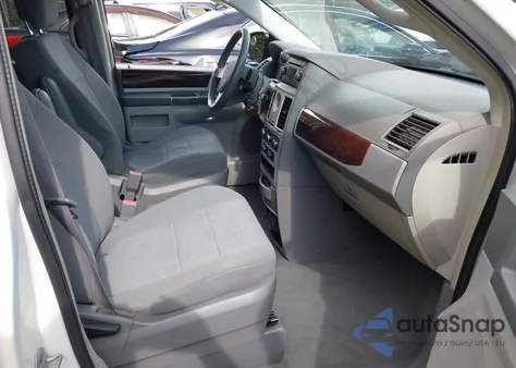 2010 Chrysler Town & Country Touring from USA, damaged, VIN 2A4RR5D19AR337474